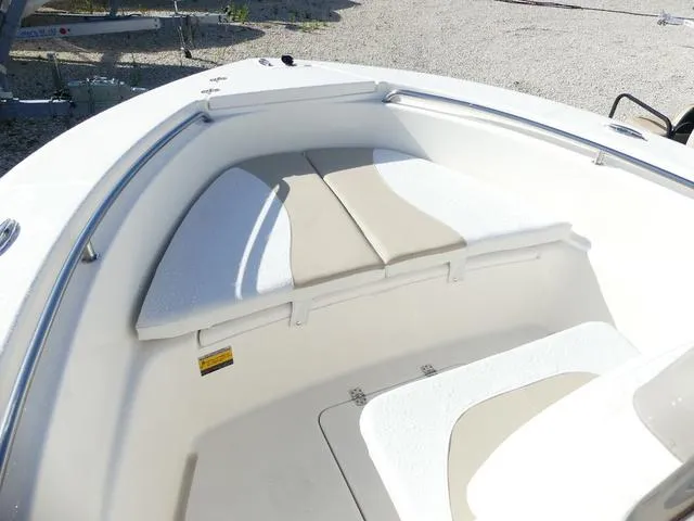 Slide: The Image of Bulls Bay 200 Center Console 2025 - 17