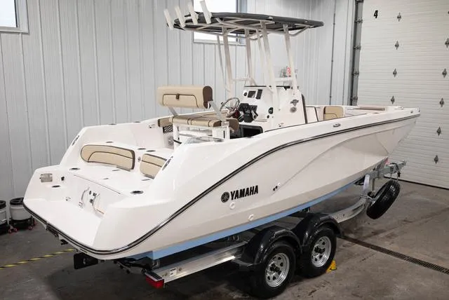 Slide: The Image of Yamaha 222 FSH Sport 2025 - 3