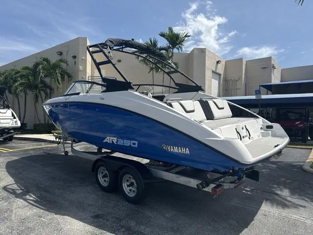 Slide: The Image of Yamaha AR250 2025 - 3