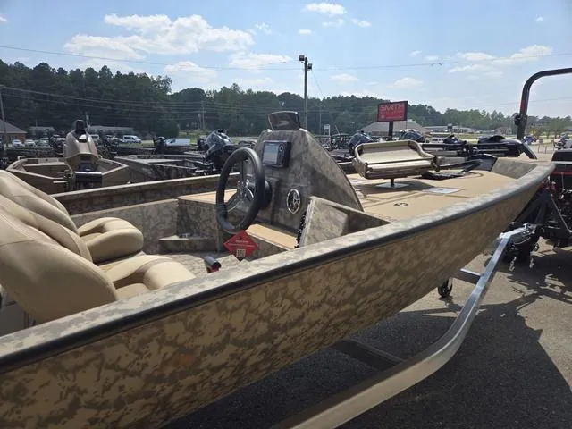 Slide: The Image of Xpress H17C Crappie 2025 - 10