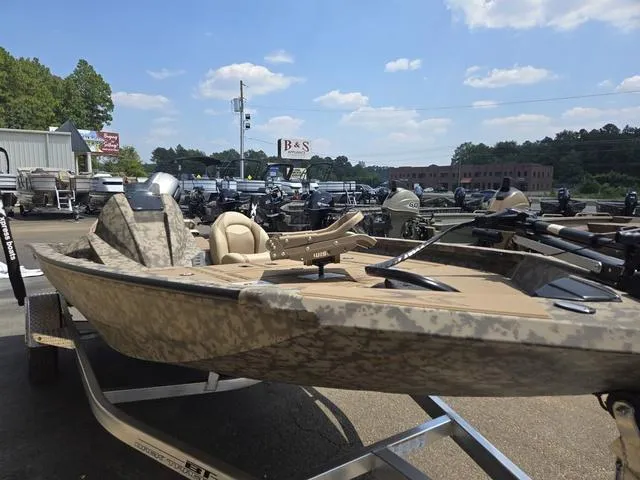 Slide: The Image of Xpress H17C Crappie 2025 - 11