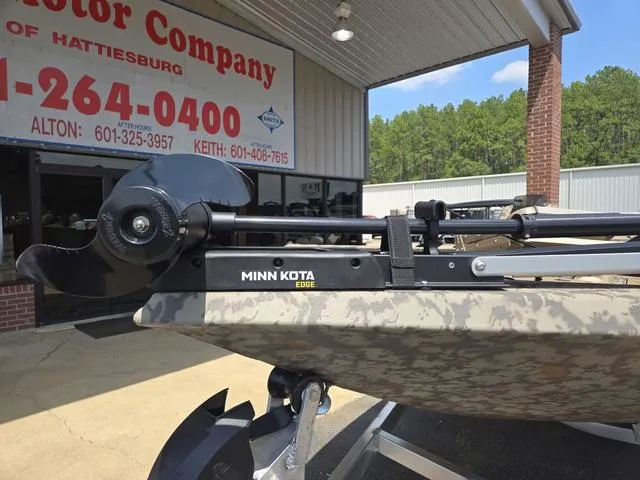 Slide: The Image of Xpress H17C Crappie 2025 - 12