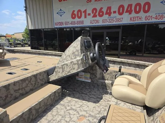 Slide: The Image of Xpress H17C Crappie 2025 - 6