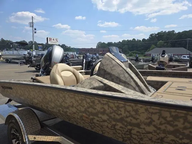 Slide: The Image of Xpress H17C Crappie 2025 - 7