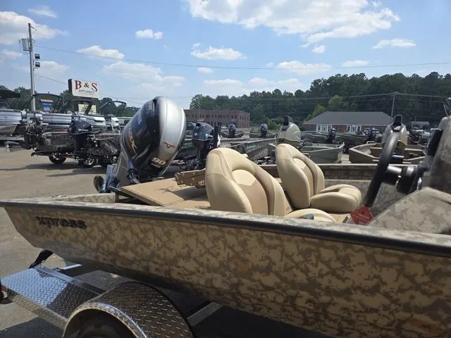 Slide: The Image of Xpress H17C Crappie 2025 - 8