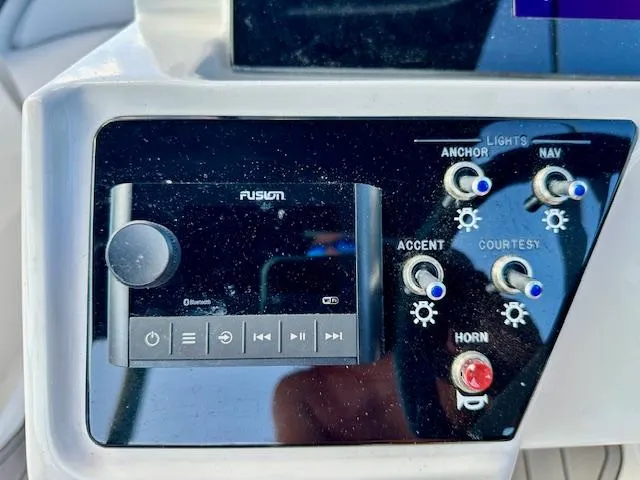 Slide: The Image of Sea Ray 21 SPX 2023 - 10