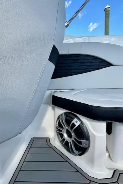 Slide: The Image of Sea Ray 21 SPX 2023 - 16