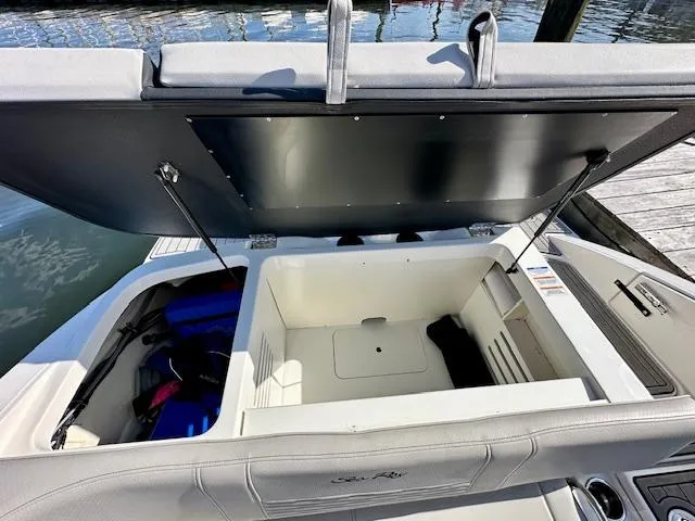 Slide: The Image of Sea Ray 21 SPX 2023 - 7