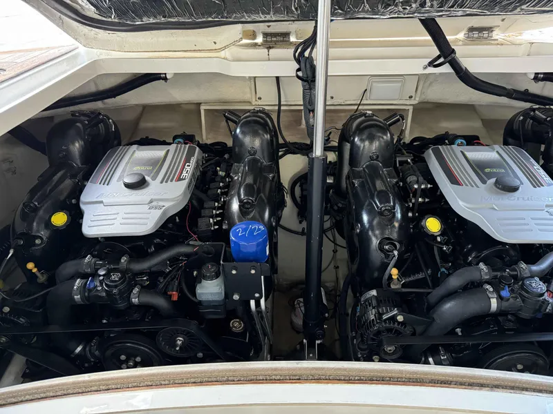 Slide: The Image of Sea Ray 350 SLX 2015 - 15