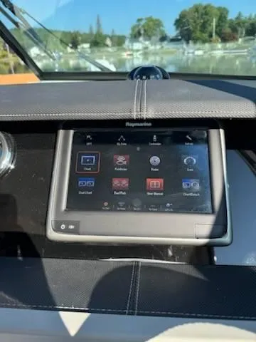 Slide: The Image of Sea Ray 350 SLX 2015 - 22