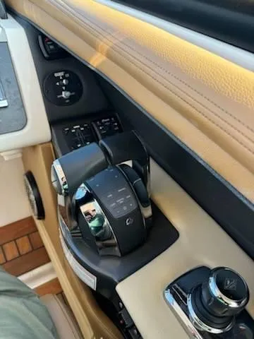 Slide: The Image of Sea Ray 350 SLX 2015 - 24