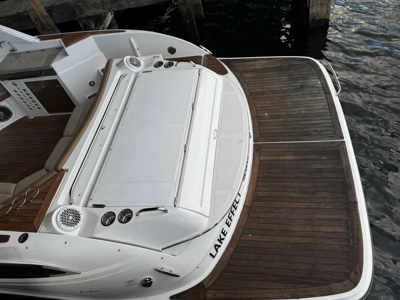 Slide: The Image of Sea Ray 350 SLX 2015 - 4