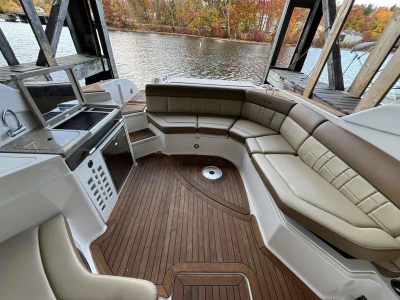 Slide: The Image of Sea Ray 350 SLX 2015 - 8