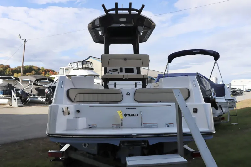 Slide: The Image of 2025 Yamaha Boats 222FSH SPORT E, rear view at a marina. - 4