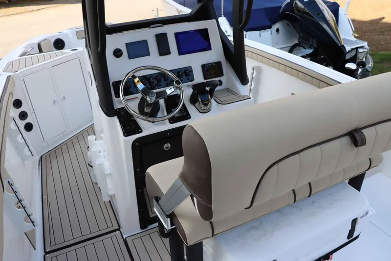 Slide: The Image of 2025 Yamaha Boats 222FSH SPORT E interior with steering wheel and control panel. - 9