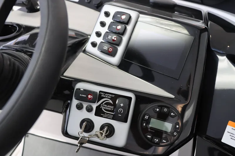 Slide: The Image of Yamaha SX220 2025 - 18