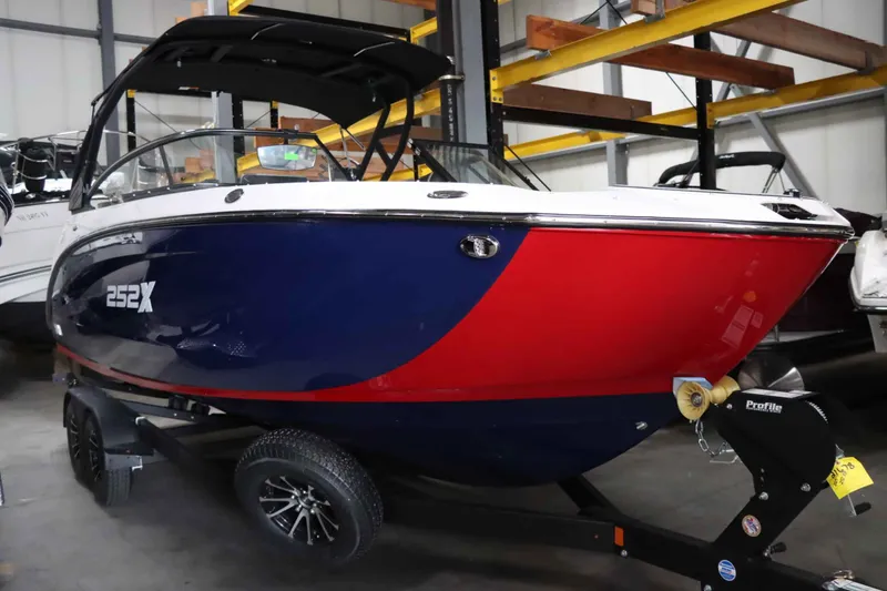 The Image of Yamaha 252XE 2025 - 1