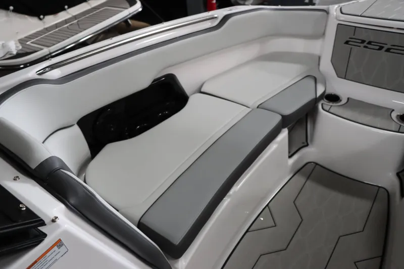 Slide: The Image of Yamaha 252XE 2025 - 16