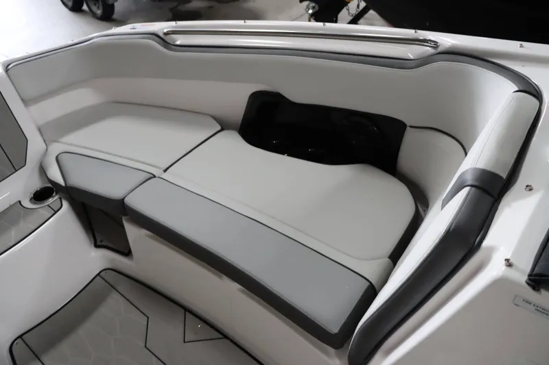 Slide: The Image of Yamaha 252XE 2025 - 17