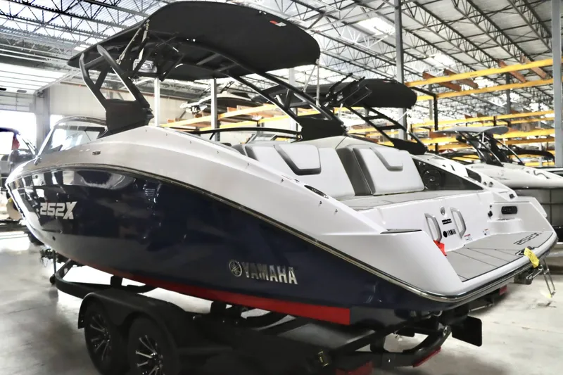 Slide: The Image of Yamaha 252XE 2025 - 4