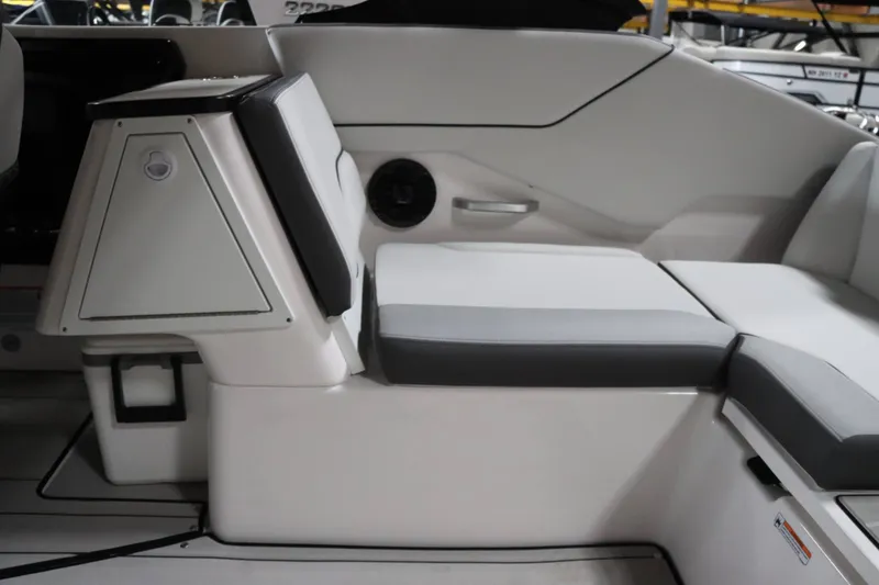 Slide: The Image of Yamaha 252XE 2025 - 8