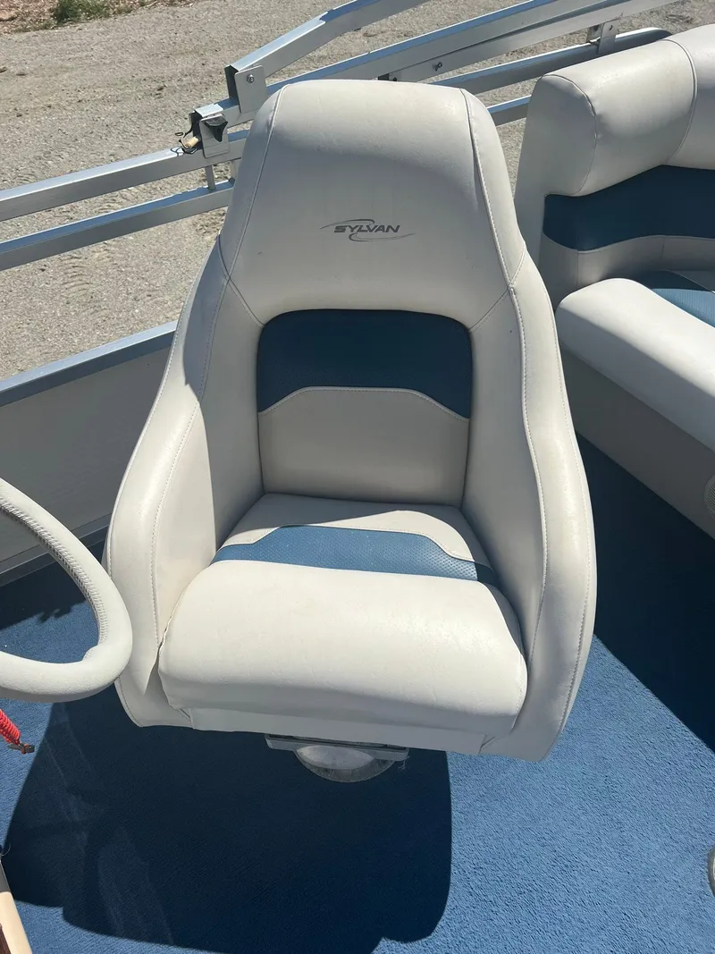Slide: The Image of 2003 Sylvan Mirage boat seat with blue and white upholstery. - 3