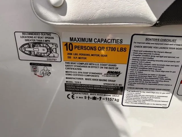 Slide: The Image of Capacity label for 2023 Tahoe 210 S Limited boat: 10 persons or 1700 lbs. - 18