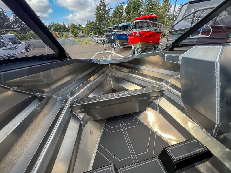 Slide: The Image of Stabi-Craft 1550 Fisher 2026 - 10