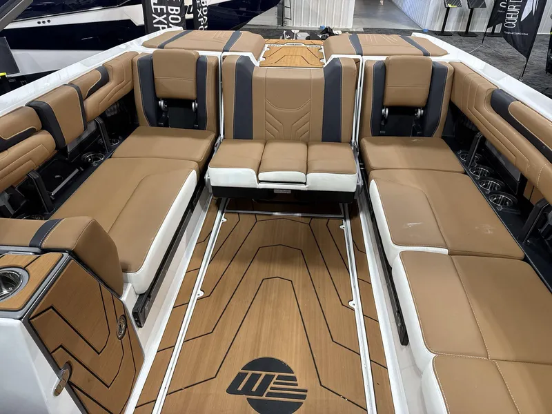 Slide: The Image of Malibu 25 LSV 2025 - 15