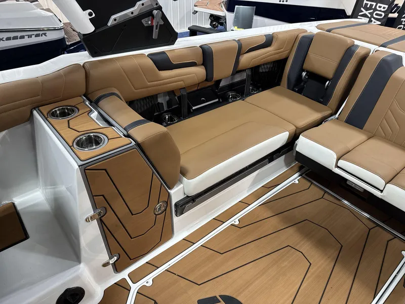 Slide: The Image of Malibu 25 LSV 2025 - 16