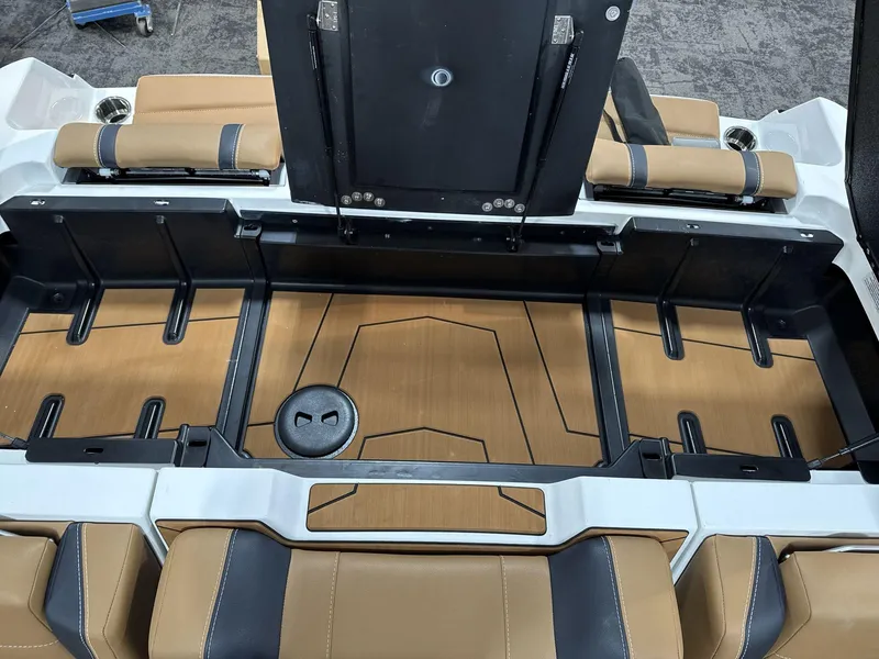 Slide: The Image of Malibu 25 LSV 2025 - 17