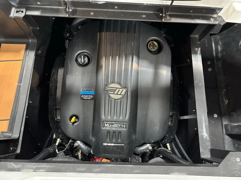 Slide: The Image of Malibu 25 LSV 2025 - 18