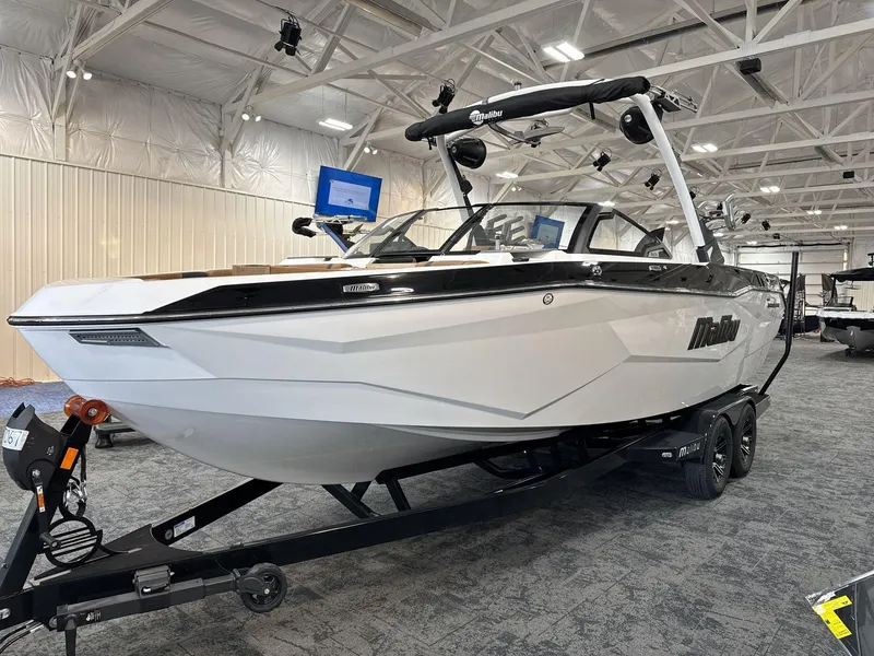 Slide: The Image of Malibu 25 LSV 2025 - 3