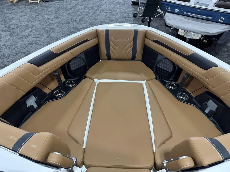 Slide: The Image of Malibu 25 LSV 2025 - 9