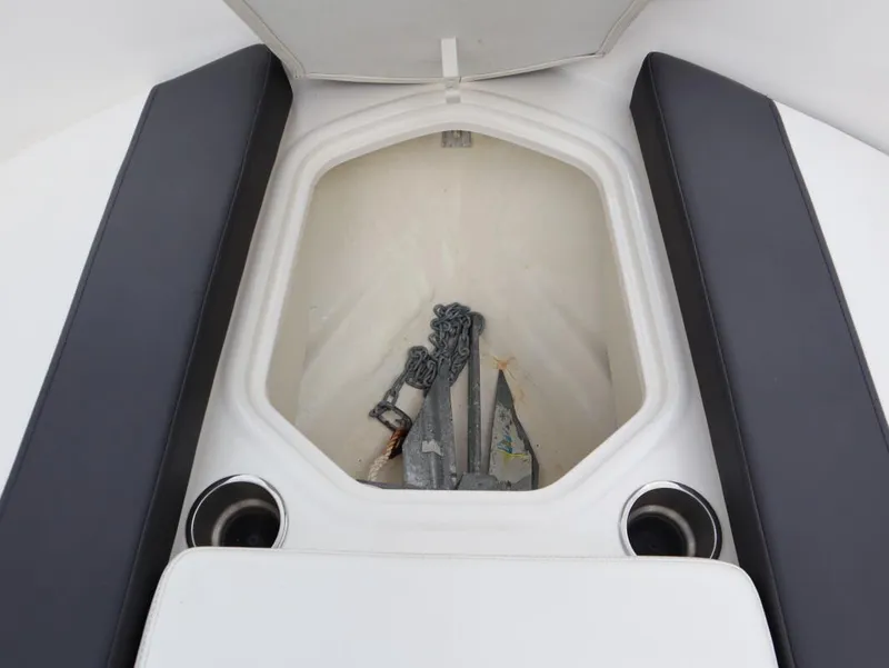 Slide: The Image of Bayliner VR4 2021 - 18