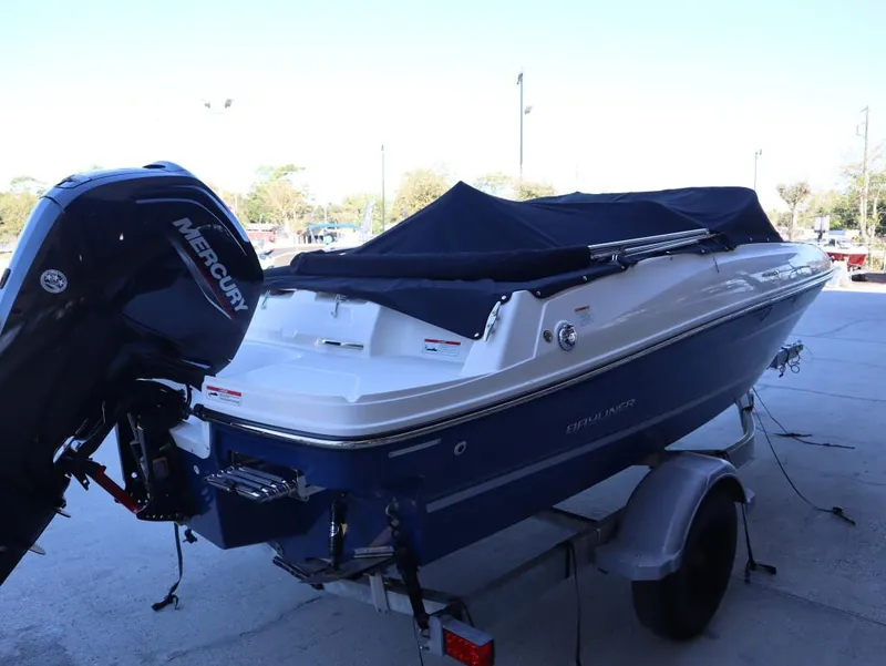 Slide: The Image of Bayliner VR4 2021 - 3