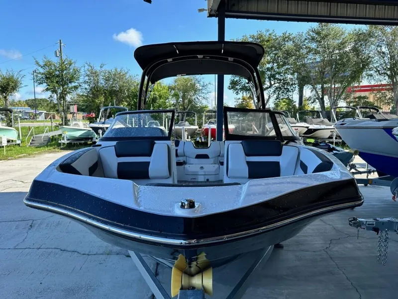 Slide: The Image of Yamaha 195S 2024 - 3