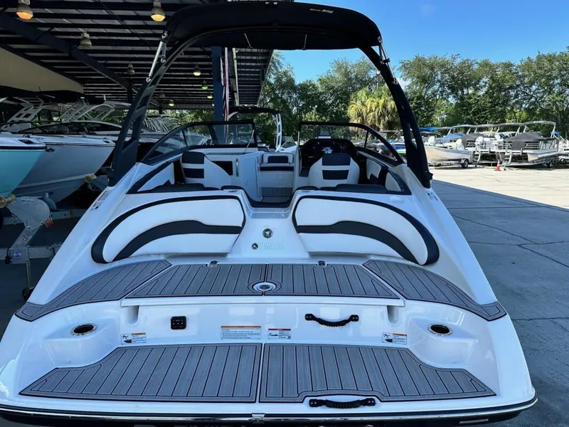 Slide: The Image of Yamaha 195S 2024 - 4