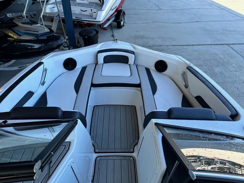 Slide: The Image of Yamaha 195S 2024 - 6