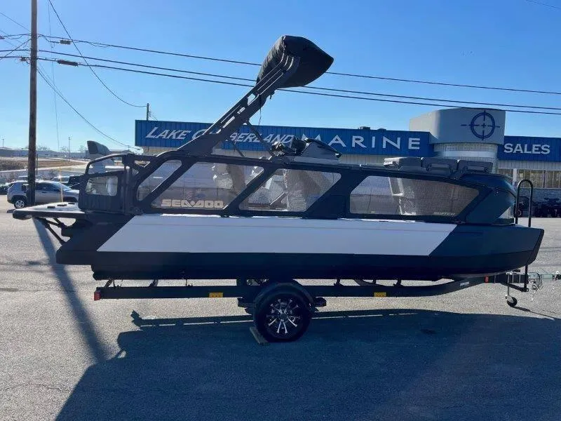 Slide: The Image of Sea-Doo Switch Cruise 21' 230HP 2024 - 50