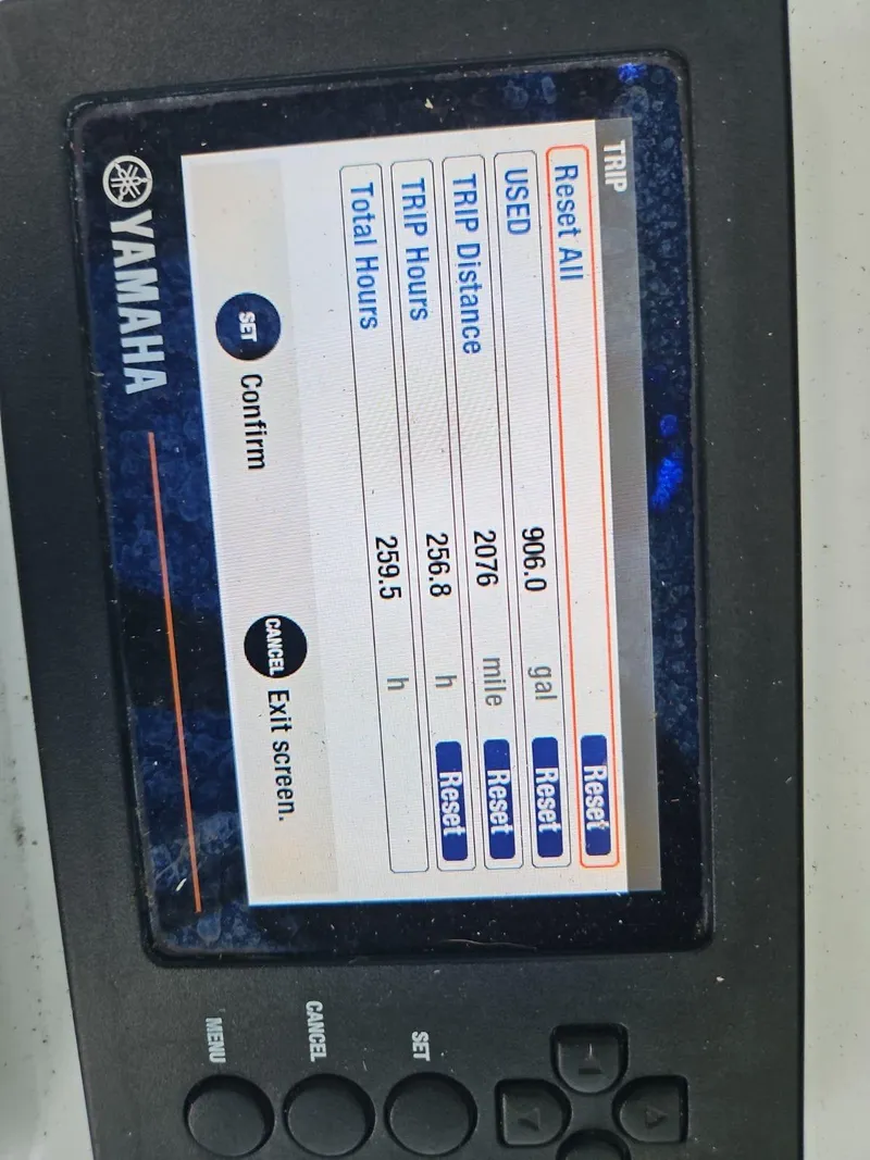 Slide: The Image of Yamaha boat display showing trip data: 906 gallons used, 2076 miles, 2395.5 hours. Sea Hunt BX 25 - 35