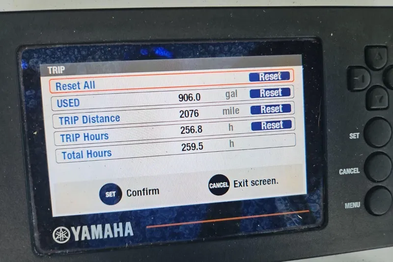 Slide: The Image of Yamaha trip monitor displaying fuel usage and trip data for 2020 Sea Hunt BX 25 BR. - 6
