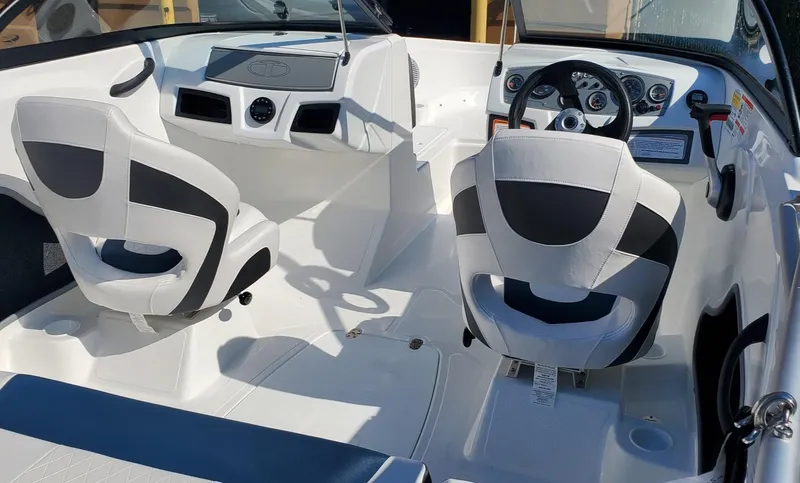 Slide: The Image of Interior of 2024 Tahoe 185 S boat with modern dashboard and seating. - 31