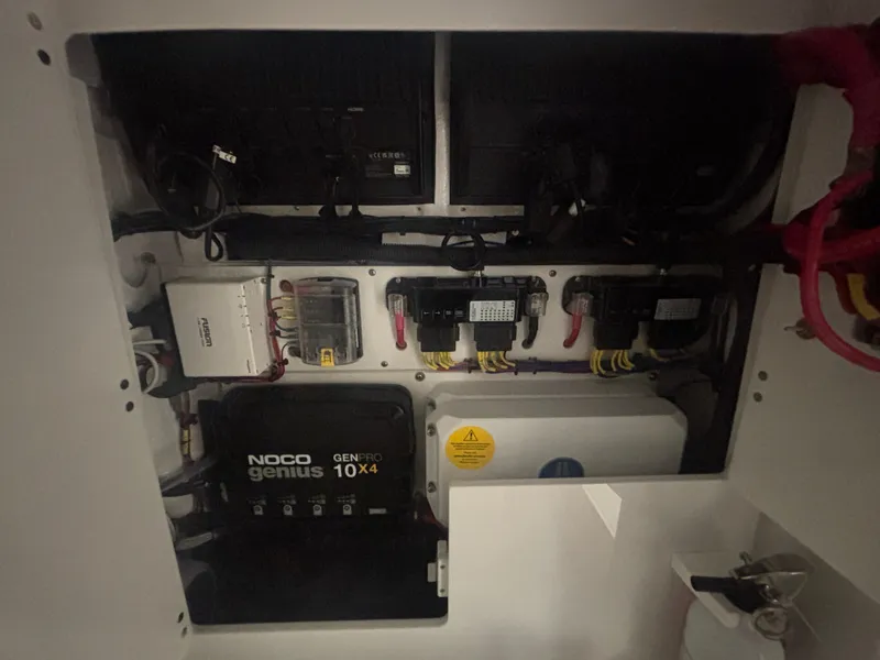 Slide: The Image of Electrical system of 2025 Jupiter 380LS with NOCO Genius 10x4 charger. - 19