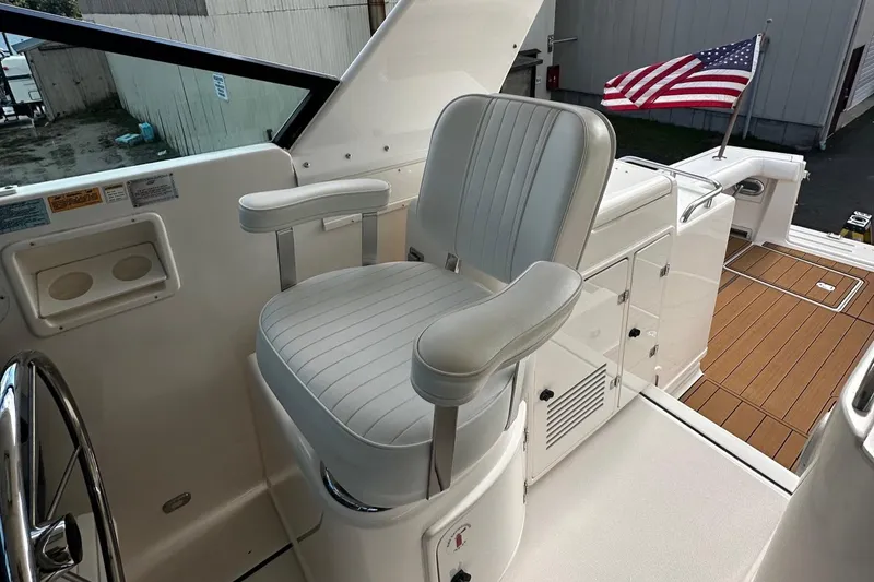 Slide: The Image of Captain's chair on 1999 Tiara Yachts 43 Open, with American flag in background. - 14