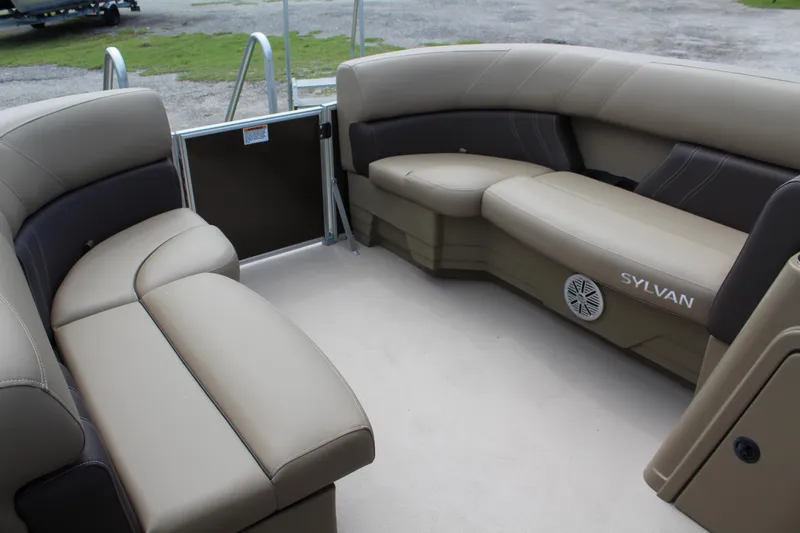 Slide: The Image of Sylvan Mirage 820 Cruise - 10