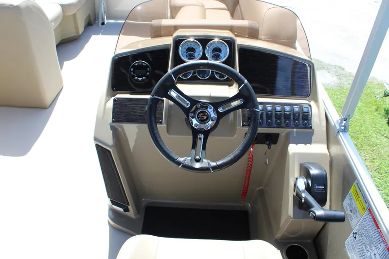 Slide: The Image of Sylvan Mirage 820 Cruise - 14