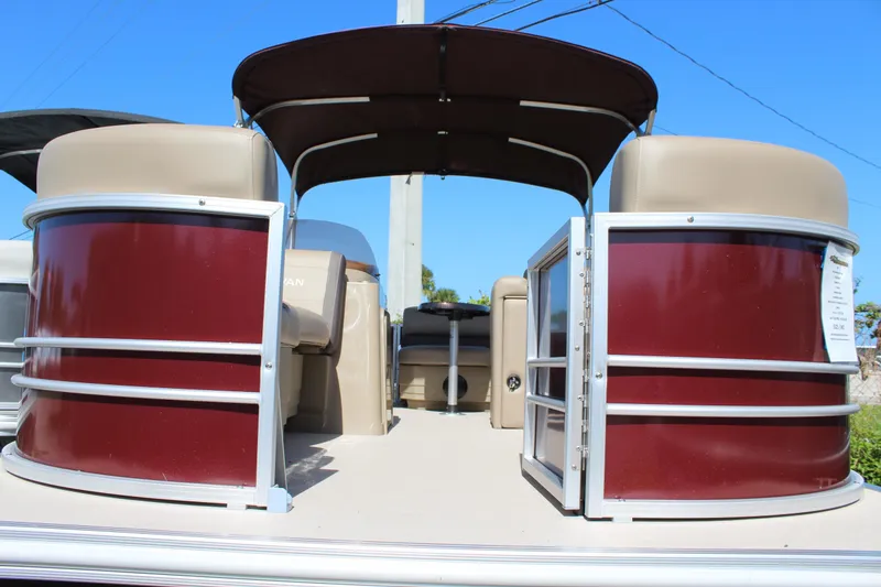 Slide: The Image of 2025 Sylvan Mirage 820 Cruise - 17