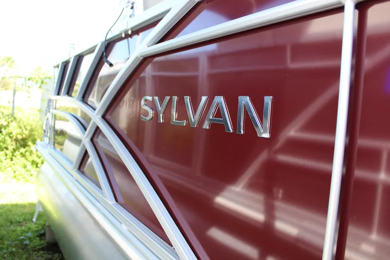 Slide: The Image of 2025 Sylvan Mirage 820 Cruise - 19
