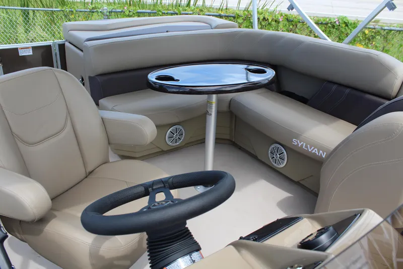 Slide: The Image of Sylvan Mirage 820 Cruise - 2